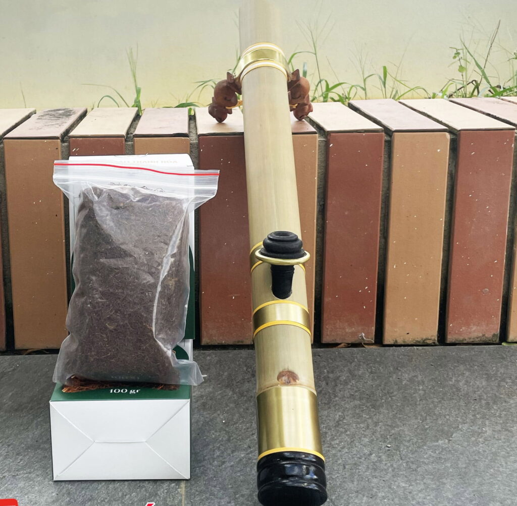 Điếu nứa bọc đồng trơn 66cm trang trí bắt mắt