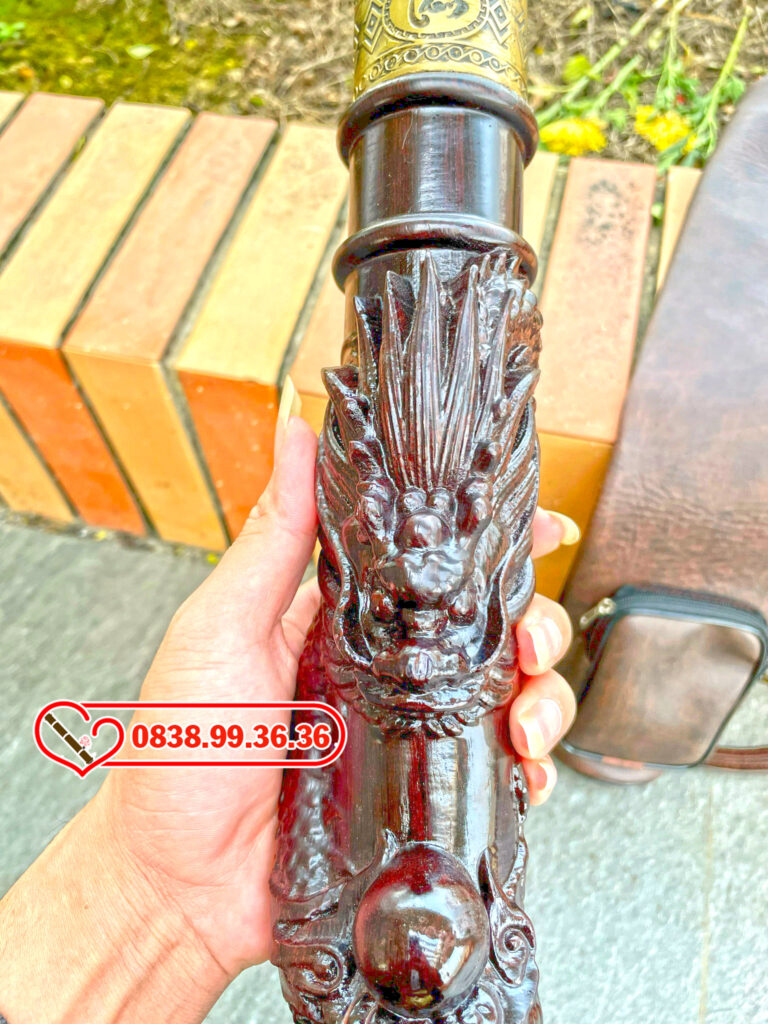 Điếu Rút Gỗ Mun Khắc Rồng Nhả Ngọc 50cm Bọc Đồng – M57